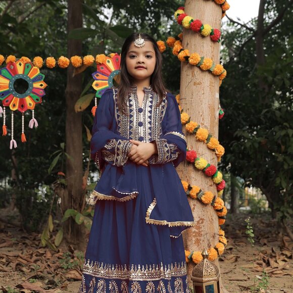 KID GIRL'S DRESS - Picture 11 of 16